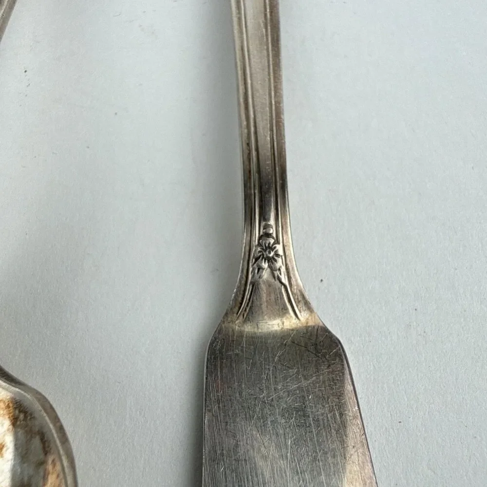 Wm A Rogers 1940 ARTISTIC Pattern Sugar Spoon & Butter Knife Oneida Ltd